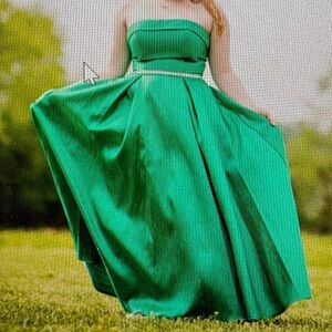 Elegant Green Strapless Dress